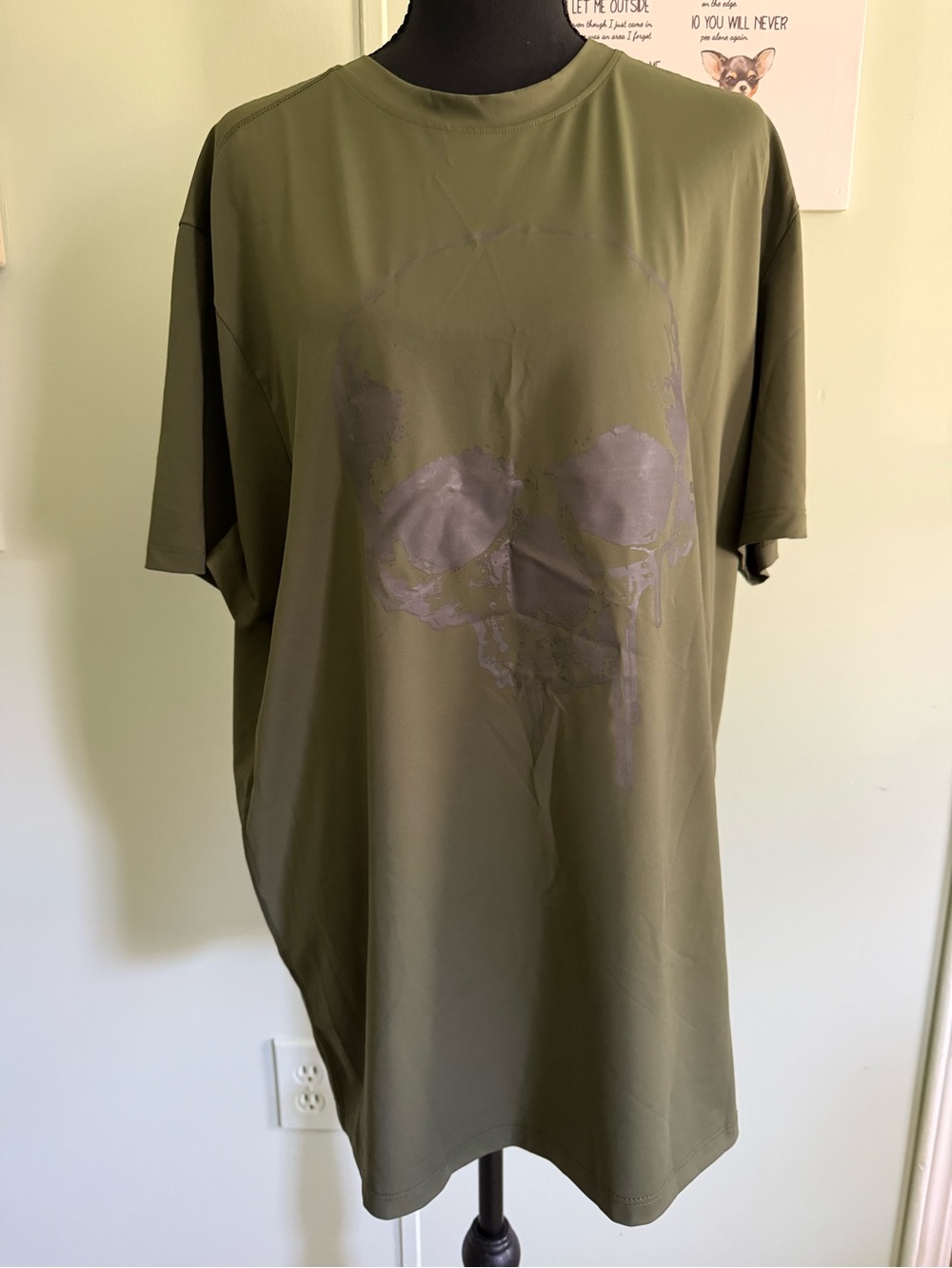 Attifit Olive Green Skull Graphic Short Sleeve Tee. Size L Men
